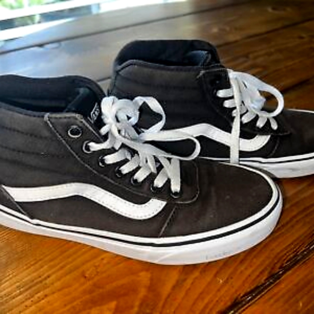 Vans Unisex SK8-HI size women's 5.5 black & white